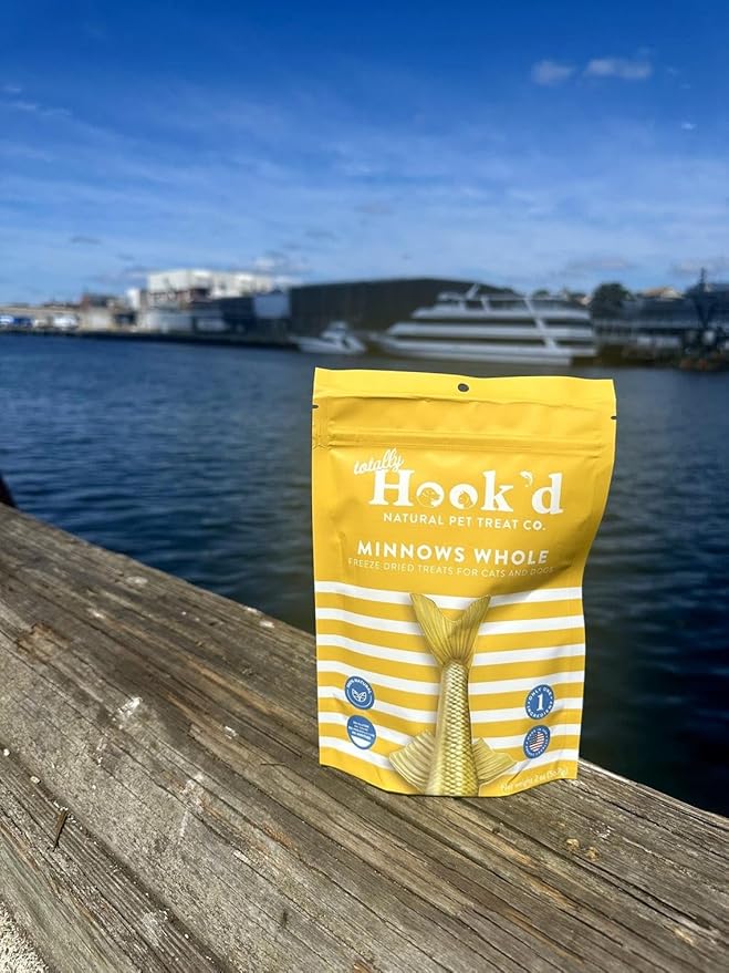 Totally Hook'd Freeze‑Dried Single‑Ingredient Treats, High‑Protein Omega-3 Training Snack for Dogs & Cats (2 Ounce, Minnows)
