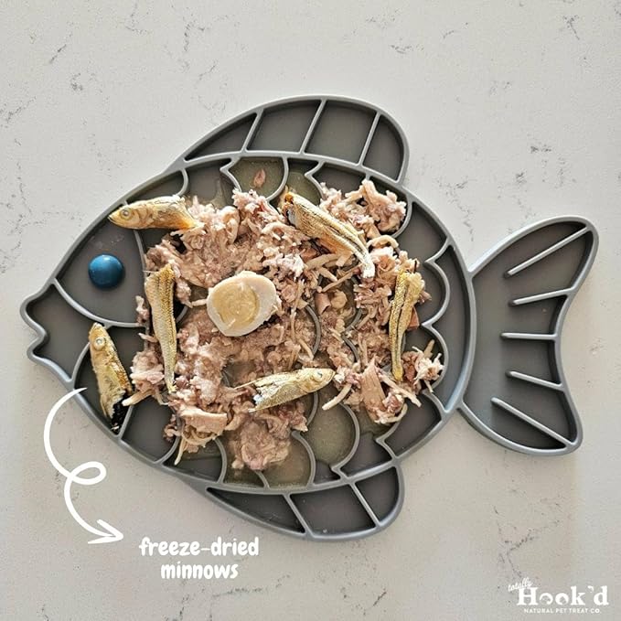 Totally Hook'd Freeze‑Dried Single‑Ingredient Treats, High‑Protein Omega-3 Training Snack for Dogs & Cats (2 Ounce, Minnows)
