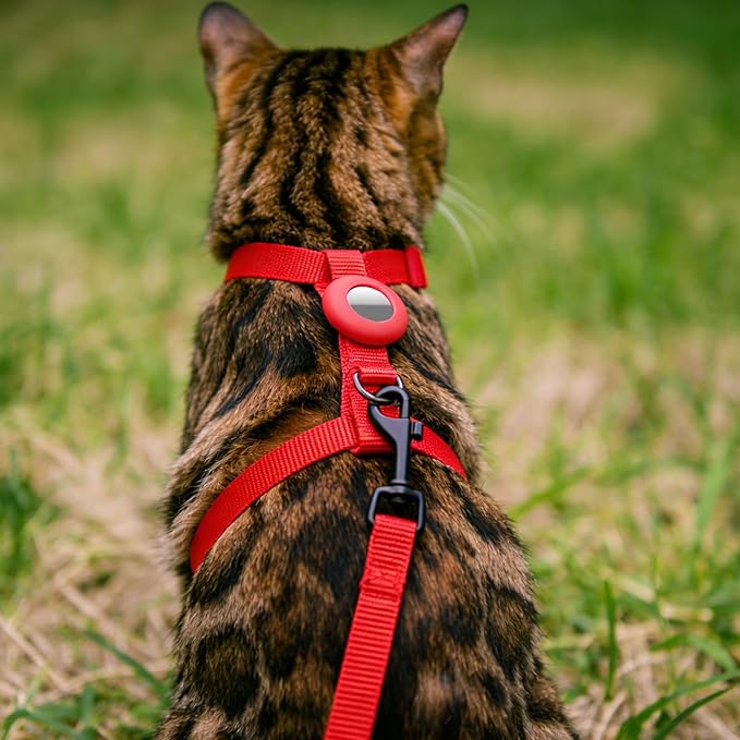 Cat Harness and Leash Set with Airtag Holder for Walking & Travelling, Escape Proof Cat Harness for Small Medium Large Kitten, Adjustable Lightweight Soft Cat Vests(Red)