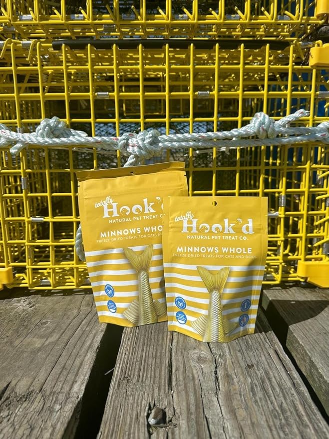 Totally Hook'd Freeze‑Dried Single‑Ingredient Treats, High‑Protein Omega-3 Training Snack for Dogs & Cats (2 Ounce, Minnows)